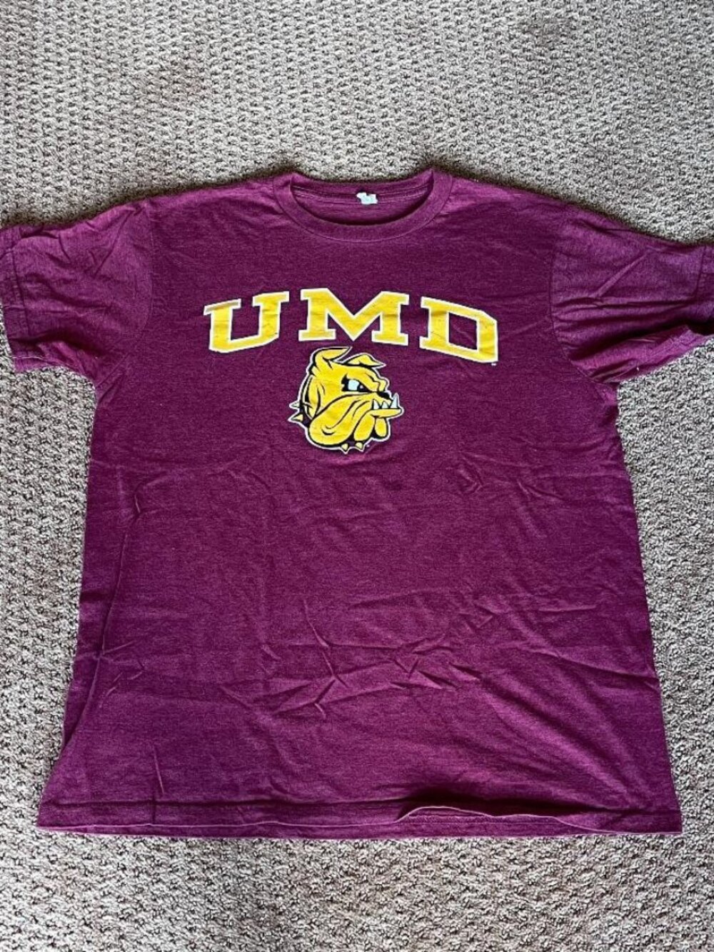 UMD University of Minnesota Duluth Bulldogs tshirt tee M short sleeved shirt